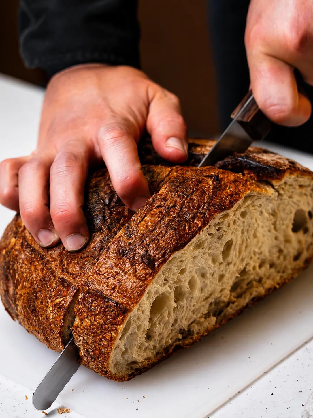Pane a lievitazione naturale tagliato a mano